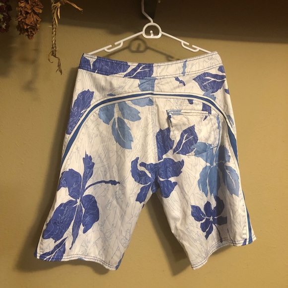 💛💛 Men’s Blue/White floral Board Shorts - Picture 2 of 8